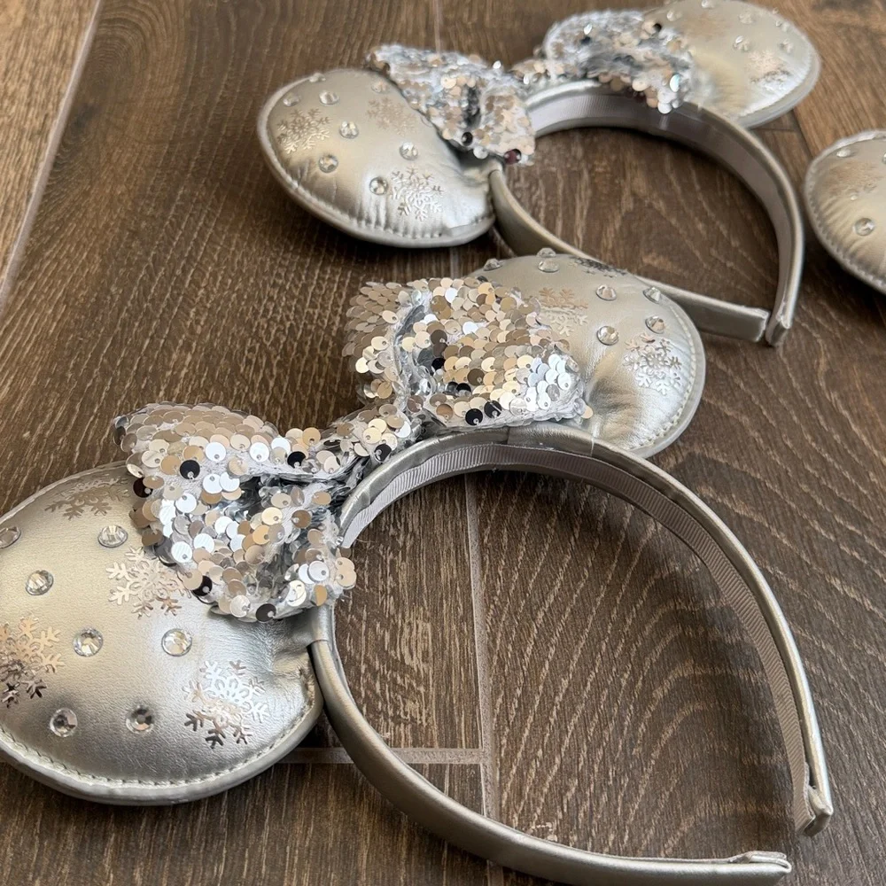 Disney Girls’ Silver Sequin Snowflakes Minnie Mouse Ears Headband—3 Ct